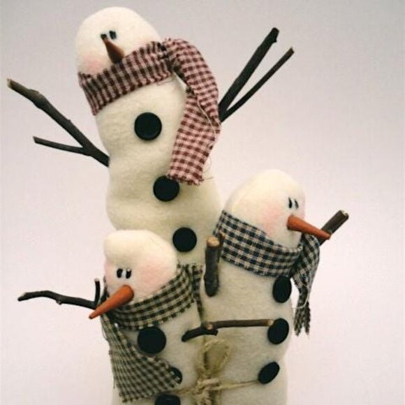 Vintage Honey and Me Woodland Snowmen Holiday Decoration - Picture 2 of 7